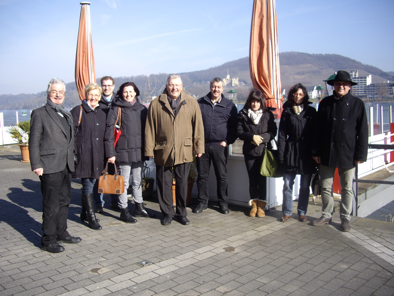  Im Bild (von rechts nach links): Leo, Bell, Katja Bell-Bodenbach, Nina Fuchs, Manfred Schmitz, Karl-Heinz Bernardy, Nicole Groß, Sebastian Goerke, Anneliese Schwickert und Bernd Lang